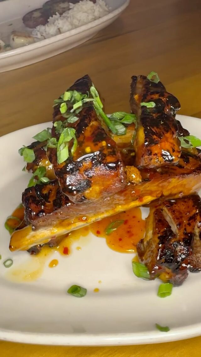 My new favorite combo is Thai chili ribs and the bread pudding of the day (chocolate coconut) from @offthehooknsb 

#girlswholiketoeat #newport #girlswholiketoeatofficial #rhodeislandeats #newenglandfood #foodietravels #rhodyeats #rieats #rhody #girlswholiketoeatrhodeisland #florida #teamhappyfoodies #floridafood #carbs #nsbfood #loveNSB #nsbeats #newsmyrnabeachfood #adventuresinsnowbirding #offthehooknsb #ribs #breadpudding