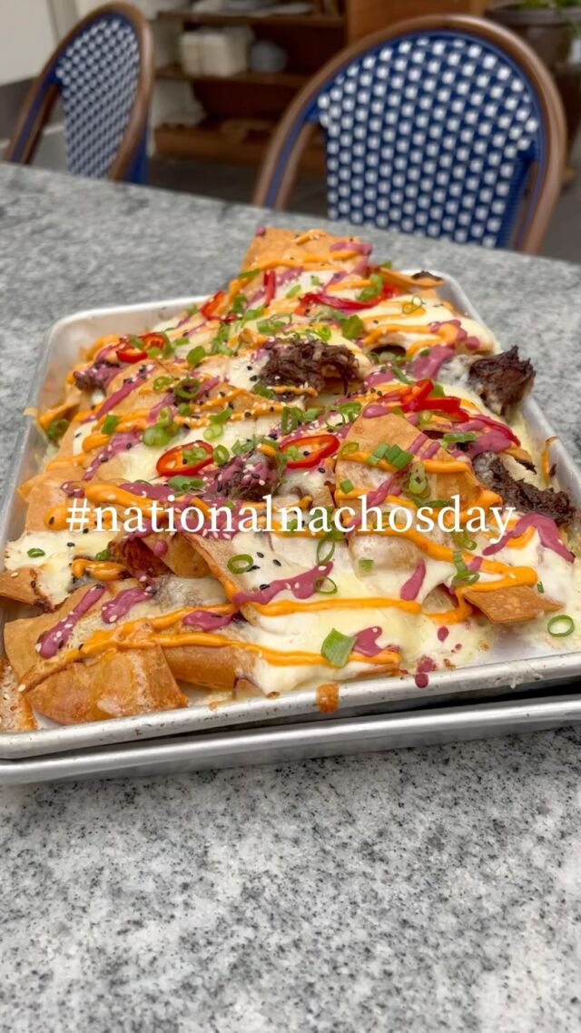 These very well could be the greatest nachos I’ve ever had. 🤤#nationalnachosday 

•
•
•

#girlswholiketoeat #newport #girlswholiketoeatofficial #rhodeisland #rhodeislandeats #newenglandfood #foodietravels #rhodyeats #rieats #rhody #girlswholiketoeatrhodeisland #rhodeislandrestaurants #jamestownri #newporteats #newenglandeats #providence #stoneacregarden #nachos