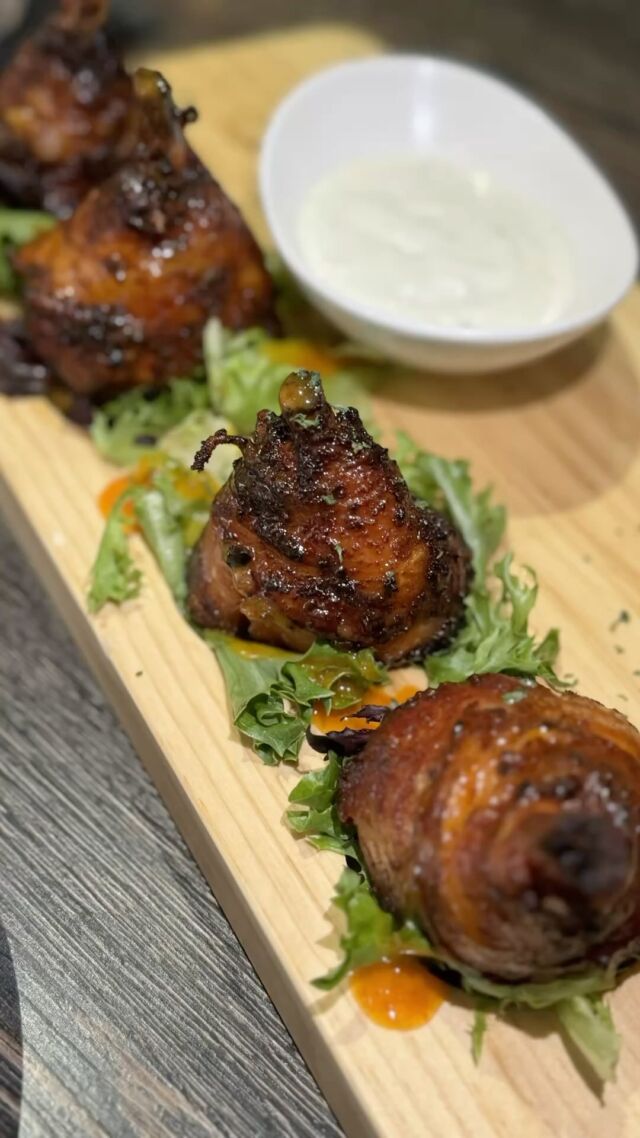 I did fall hard for the special of the day.  These chicken wings will blow your mind and tastebuds. To my delight I found out they will be a new addition to the menu.

You’ll want to grab two orders, trust me!

•
•
•

#girlswholiketoeat #newport #girlswholiketoeatofficial #rhodeislandeats #newenglandfood #foodietravels #rhodyeats #rieats #rhody #girlswholiketoeatrhodeisland #florida #teamhappyfoodies #floridafood #carbs #nsbfood #loveNSB #nsbeats #newsmyrnabeachfood #adventuresinsnowbirding #welove2eat #youngsnowbird #generalpublichousensb #chickenwings #thegeneralpublichouse